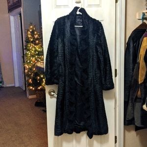 Beautiful faux mink coat. Recognize it Very warm and cozy! Size small.